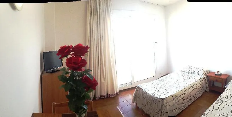 Apartamentos Costa Brava 滨海略雷特